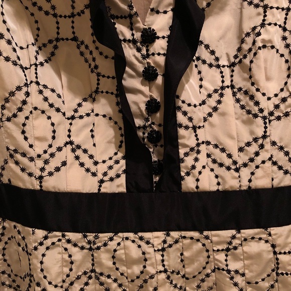 Kay Unger Embroidered Silk Dress, worn once - Picture 4 of 7